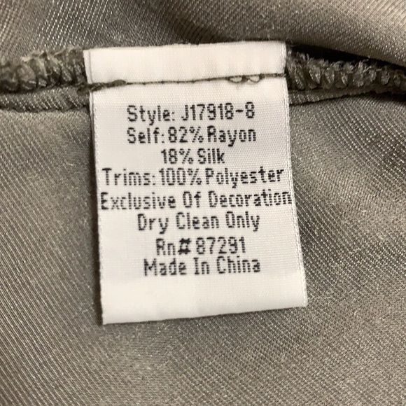 Johnny Was embroidered floral V-neck - Picture 9 of 11